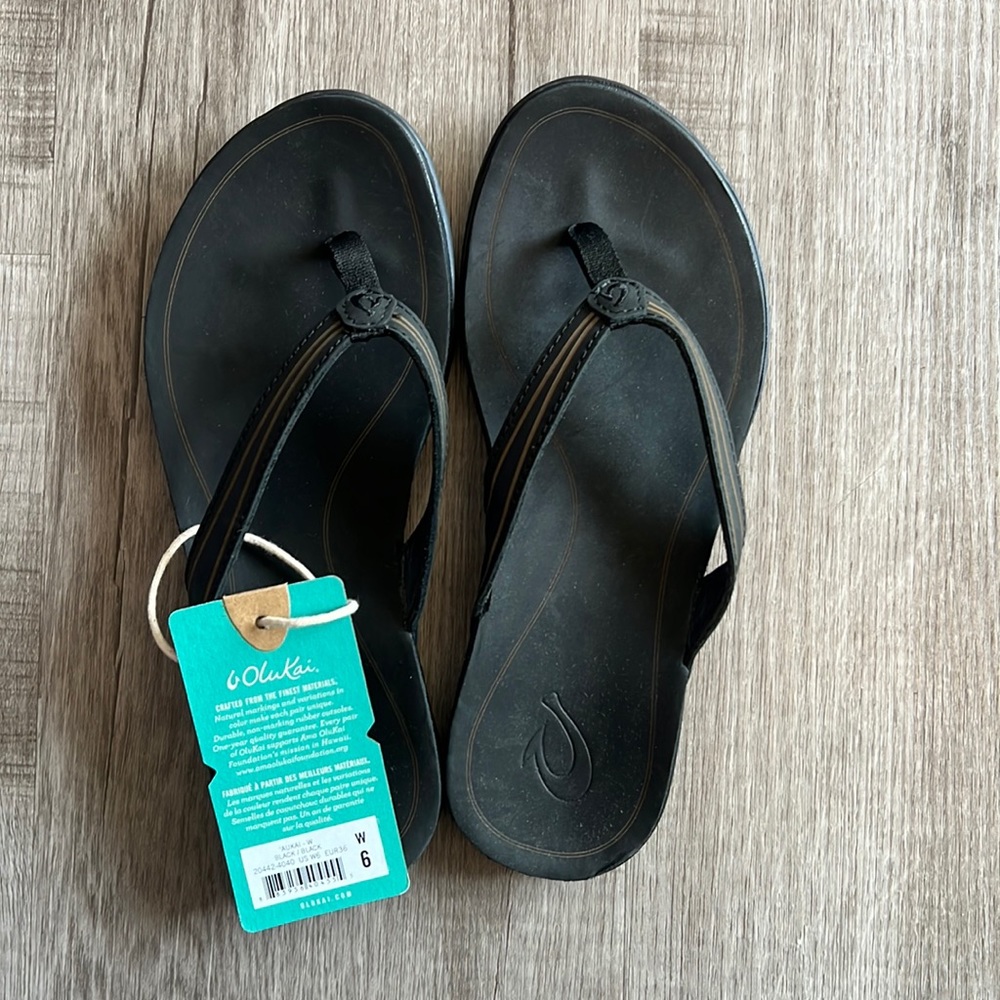 Olukai Aukai flip flops